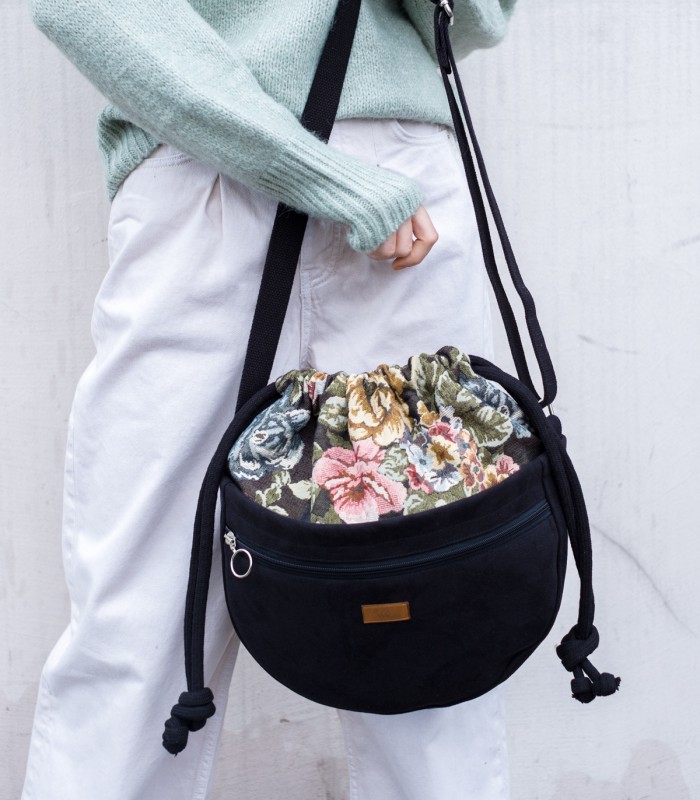 Crossbody Bag with flowers, color black