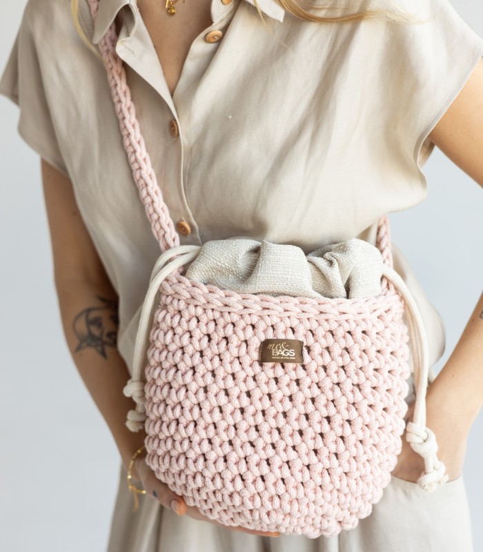 Mała różowa torebka pleciona handmade